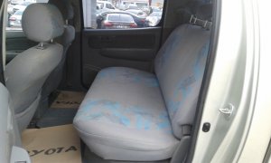 2010 MODEL TOYOTA HILUX 4x2 COMFORT