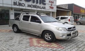 2010 MODEL TOYOTA HILUX 4x2 COMFORT