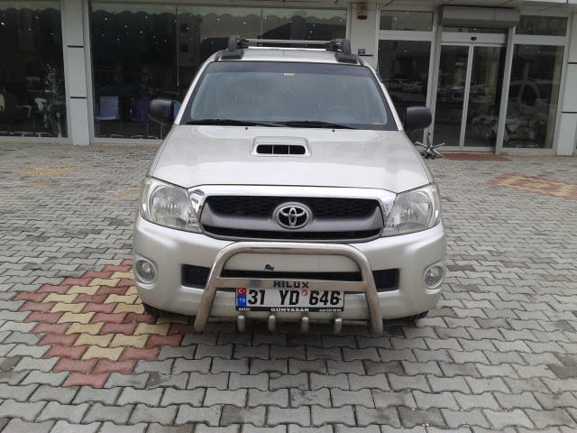 2010 MODEL TOYOTA HILUX 4x2 COMFORT